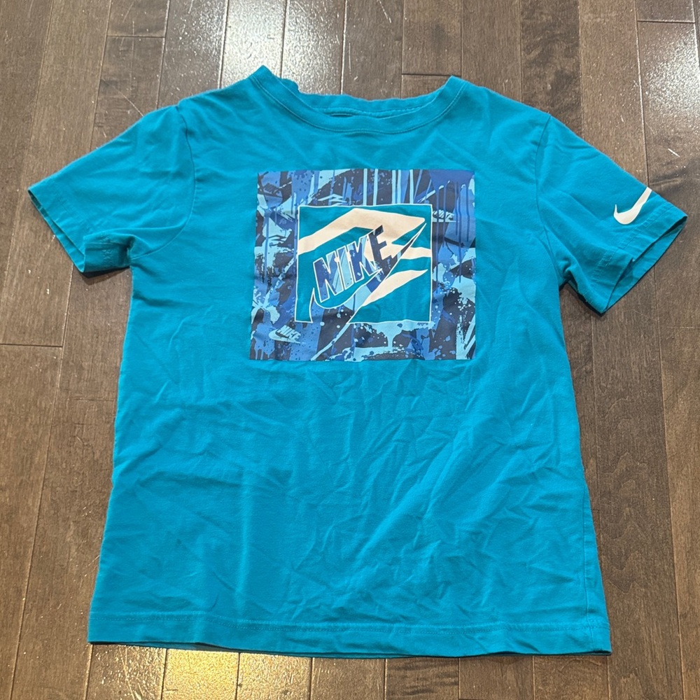 Nike Graphic Tee